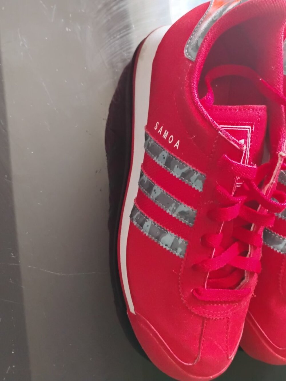 Adidas Swift Run J Children's Size 6 or size 8 women/s  red and gray sneakers - Picture 2 of 7